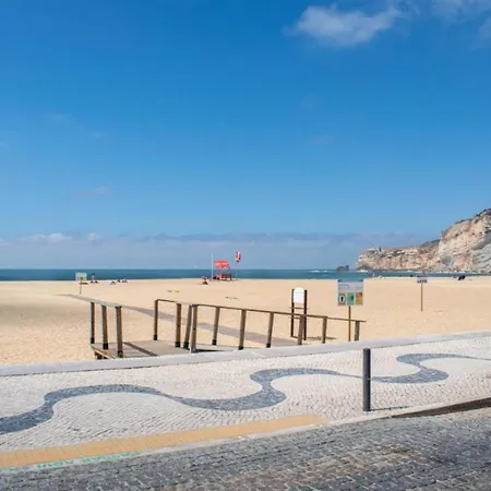 Light Wave Nazare Suite 50M Beach