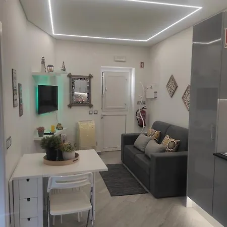 Light Wave Nazare Suite 50M Beach דירה