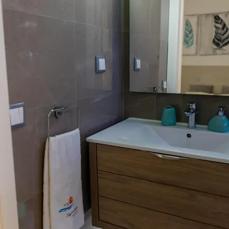 Light Wave Nazare Suite 50M Beach דירה