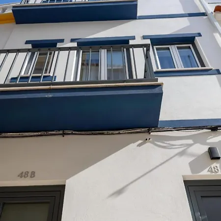 Light Wave Nazare Suite 50M Beach